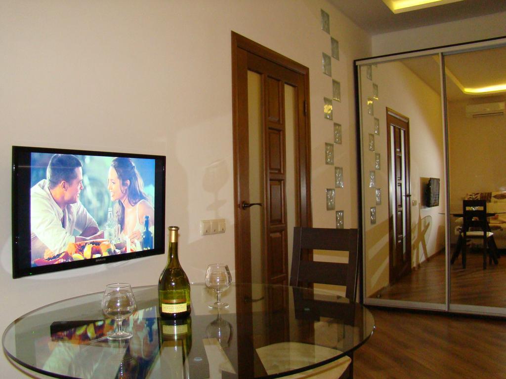Pleasure Apartment Near Center Of Odessa Buitenkant foto