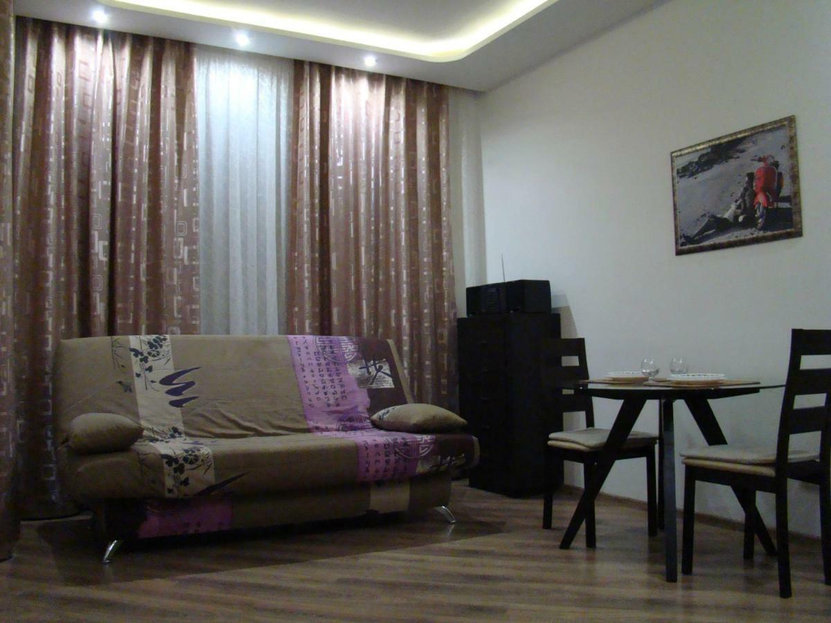 Pleasure Apartment Near Center Of Odessa Buitenkant foto